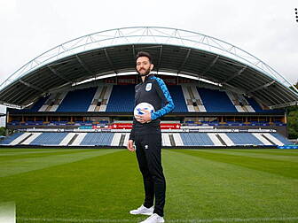 Bielsa's assistant Carlos Corb...
